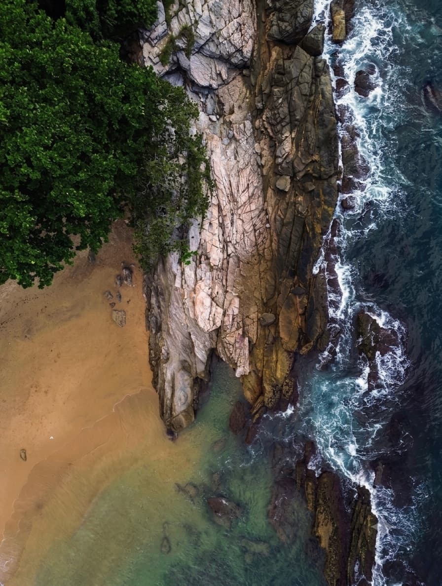 Vista aérea da Praia do Curral, em Ilhabela